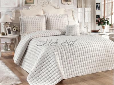 Спално бельо   Шалтета и кувертюри   Луксозно покривало за легло в бяло